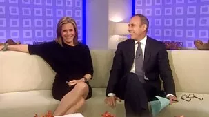 Morena con un hermoso burro se burla de todos los hombres con sus encantos, pero solo videos de sexo ardiente da una vez