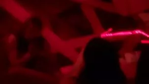 Se metió en la parte posterior de la vagina con un palo de escoba deportivo con porno rubias ardientes cola