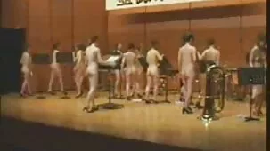 Ama de casa videos de sexo ardiente desnuda le gusta lamer las bolas de un hombre en la posición 69