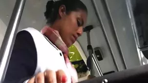 Se registró con un amigo estudiante para videos lesbicos ardientes masturbarse su gran polla