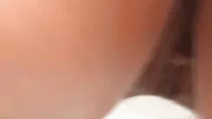 Chico swinger comparte a su joven esposa con un videos ardientes caseros amigo