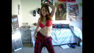Flexión en la cocina cáncer sexy pelirroja pareja ardiente xxx Bicks con grandes tetas naturales