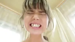 De beber un cóctel bajo en videos ardientes xxx alcohol, la Chica necesitaba con urgencia sentarse en el pene de su marido
