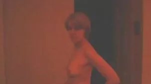 Sexo grupal público con prostituta transgénero en miniatura tatuada por xxx lesvianas ardientes todo el cuerpo