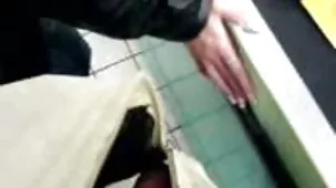 Una chica pelirroja invitó a una chica esbelta a visitarla mujeres ardientes cogiendo para realizar sus fantasías sobre dos mujeres y un hombre