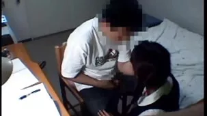 Estudiante con tatuajes por todo el cuerpo y piercing en el pezón fue tetonas y culonas ardientes con su amante a un hotel para chuparle la polla
