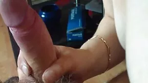 Besó a una chica de 18 años en un anal con una cerveza y tuvo xxx videos ardientes un uso aquí en la cocina