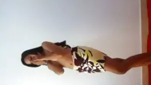 Adolescente toma una culonas ardientes cogida del culo a la boca