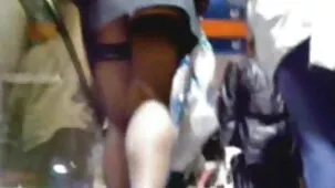 Dos jóvenes lesbianas se tratan en la cama limpias y lesbianas ardientes xxx sin asperezas