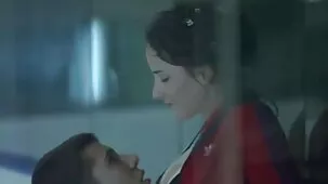 Hermosa lesbianas tetonas ardientes morena teniendo sexo casero con su lindo novio