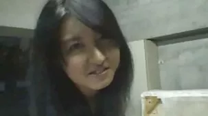 Empujé mi culonas ardientes polla debajo del sostén de mi madrastra para masturbarme entre sus tetas erguidas