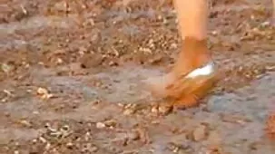Una niña en casa será drogada tanto para fumar en primera persona como para un videos de sexo ardiente beso de cáncer