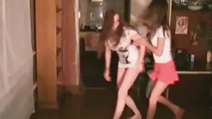 Hombre negro se folla a una mujer blanca y le wwwchicasardientes da un beso.