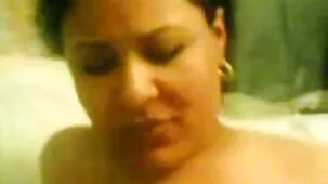 Después del inusual fetiche del nuevo novio, la novilla rusa tuvo que lavar la pintura en la ducha videos de maduras ardientes durante una hora