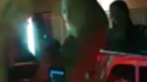 Conversación con un nerd gordo y un compañero videos ardientes caseros de clase