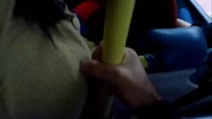 Chica flaca videos de sexo ardiente comenzó la masturbación anal antes de besar el culo miembro de los fieles