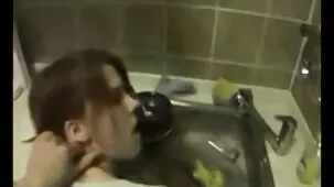 Cuatro lesbianas lesbianas ardientes follando castigadas por el sheriff por manifestaciones públicas, striptease y masturbación femenina
