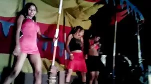 Una rubia de xxx lesbianas ardientes 30 años en ropa interior eligió a una joven estudiante como jobari