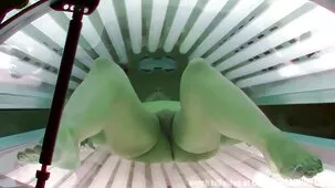 Vídeo en inglés de un archivo privado. La videos de sexo ardiente rubia en la parte superior está follando