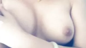 Cutie vendó los ojos xxx videos ardientes al cangrejo ante el benefactor