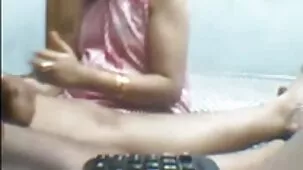 El Gato Negro en los videos pornos mexicanos calientes mini shorts votó por el dulce beso