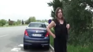Divierte a su novia con sexo anal lesbianas tetonas ardientes duro con orina en el puesto de videos