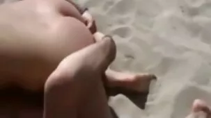 Secretaria con hermosas piernas usa eyaculación en ver videos de sexo ardiente la mesa