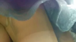 La belleza glamorosa no tiene oportunidad de no besarse, incluso si viene a mujeres ardientes follando un casting ahora con anteojos