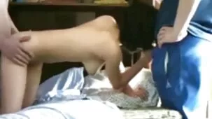 Mujer joven tiene el coño muy mojado listo para su videos pornos ardientes amado esposo