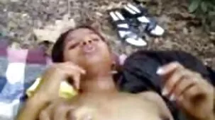 Morena bañada en videos pornos ardientes el baño antes de tener sexo con su vecino