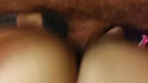 Después de bañar a su videos pornos ardientes novia en el baño, se involucró en el fisting anal