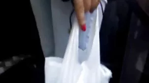 Joven italiana con gafas tira de su videos ardientes xxx apretado coño en una orgía amateur
