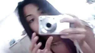 Sexo con japonesas en miniatura en videos pornos muy ardientes falda escocesa