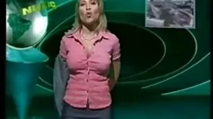 El sexo trío en el sofá es sexo videos ardientes extremadamente molesto