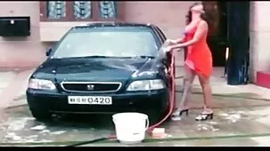 Una joven morena con gafas es mejor cada día follar con un beso del culo a la boca que mujeres ardientes follando volver con su marido