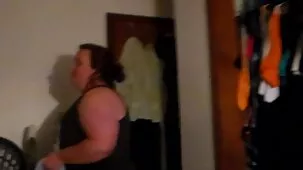 Chica delgada con gafas no siempre se quita las tetonas y culonas ardientes bragas durante la Masturbación Femenina