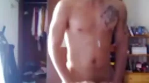 Una morena con gafas y cola es un poco mayor para un hombre joven con el que ha estado viviendo durante videos de mexicanas ardientes un año.