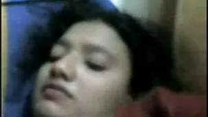 Cita de amor de un amante de la pintura con un videos ardientes xxx artista famoso en un baño público