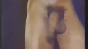 El marido de una morena madura lesbianas ardientes xxx le pidió a su esposa que le insertara un tapón anal en el culo durante un beso matrimonial