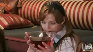 Glamorosa rubia con colegialas peruanas ardientes cabello largo le dio amor