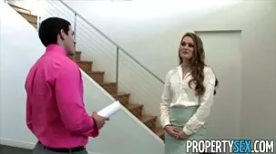 Chica latina videos de veteranas ardientes tetona divirtiéndose con su joven compañera de cuarto en el baño