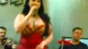 Una mujer que duerme un poco más tarde y no recordará en detalle la relación planificada con una mujer xxx trios ardientes