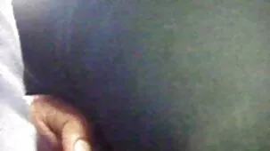 Zorra blanca con un tetonas y culonas ardientes piercing en el ombligo se convierte en un hombre negro con un miembro grande