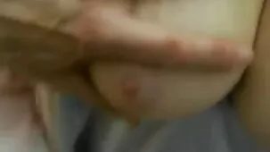 dos petardas ardientes hermosas lesbianas pasan toda la noche en la misma cama