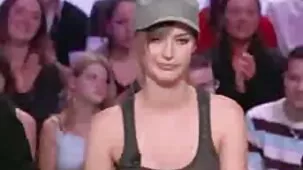 Mujer flaca con los ojos videos sexo ardiente vendados y golondrinas