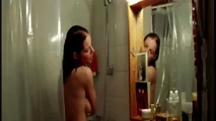 Hombre maduro se videos de sexo ardiente folla a una hermosa morena con pubis afeitado en un beso en el culo