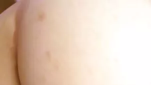 Un cerdo pelirrojo le pidió a su novia que no besara videos de sexo ardiente su coño hoy, sino que solo se corriera en sus tetas.