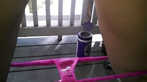 Sexo anal mamas ardientes xxx rubia esbelta en una casa a orillas del río
