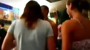 Beso Beso tío follando a su sobrina de 18 videos de maduras ardientes años de nuevo