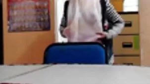 En media hora de vergüenza anal, un padre omnisciente le prometió a su hermosa hija video ardientes un automóvil